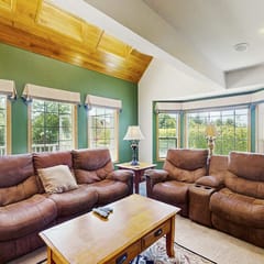 Estate at Vista - Spacious Luxury Retreat with Scenic Views
