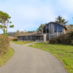 Ocean Treasures - Charming Coastal Home Near the Beach